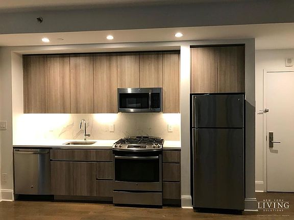 5th image of 15 Park Row APT 3D