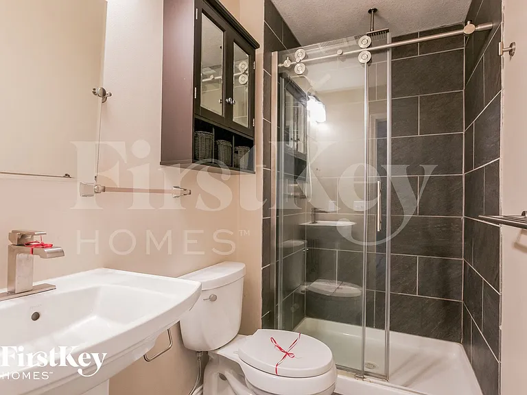 810 York Dr — Photo 10