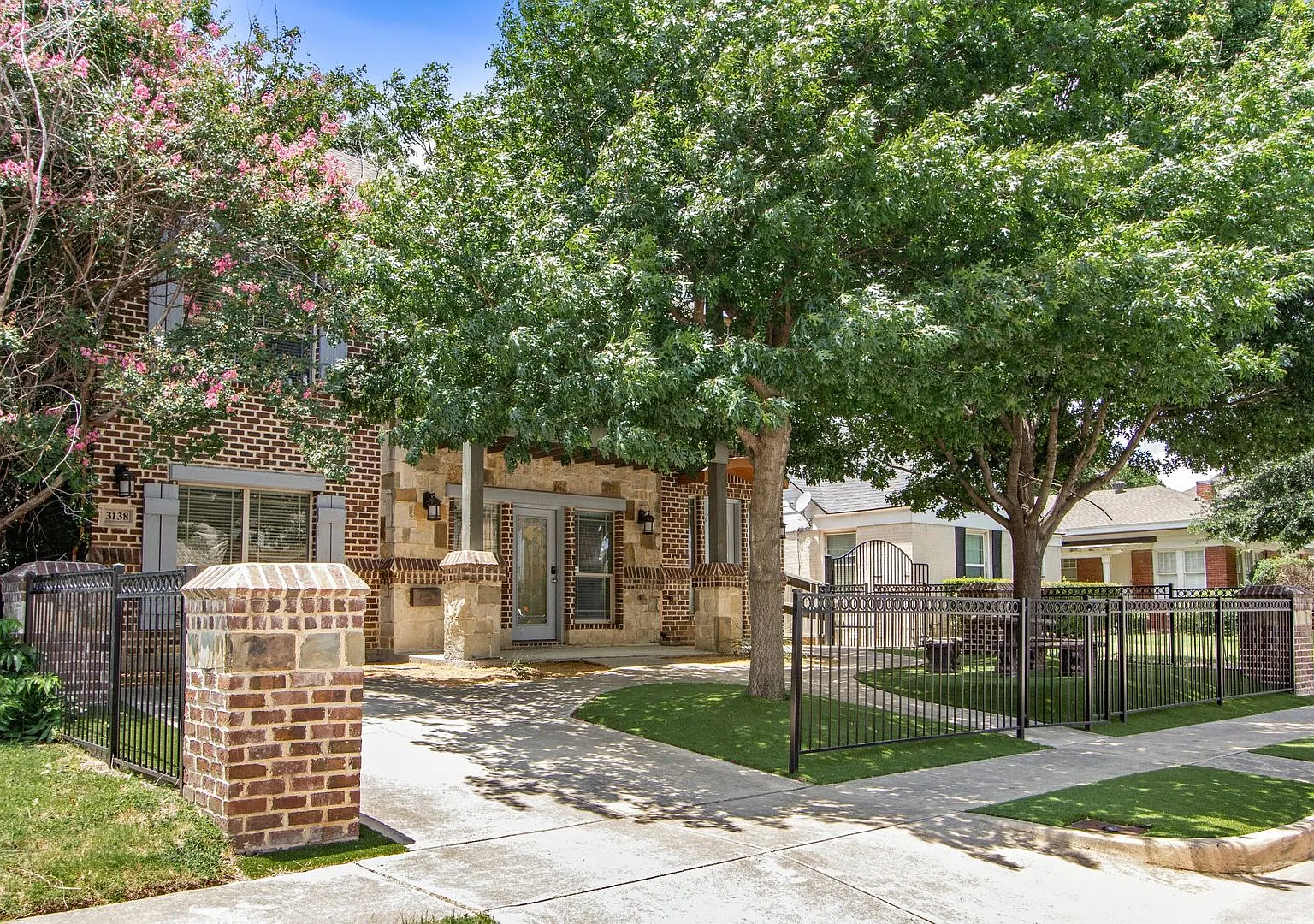 ** Move In July 25th 2027 $5500 ** 5 Bed 3 Bath ** 2 Minute Walk To Tcu Campus ** — Photo 3