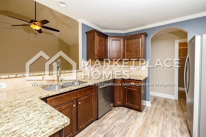 2467 Newbury Ave — Photo 13