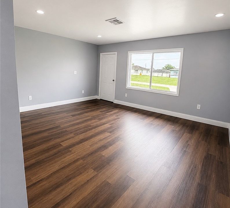 2nd image of 138 Gordon Ave S