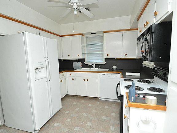 2nd image of 1401 Wisterwood Dr