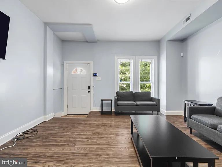 1713 E Lafayette Ave — Photo 4