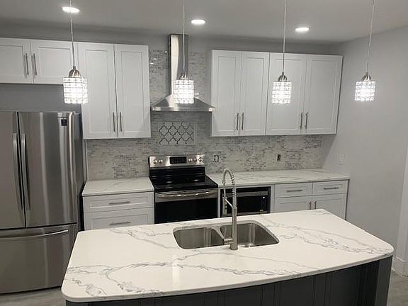 4th image of 3602 Newton Ave