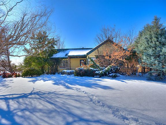 4th image of 200 Edgemere Ct
