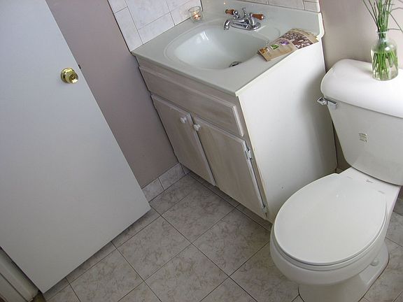 5th image of 11136 Emelita St
