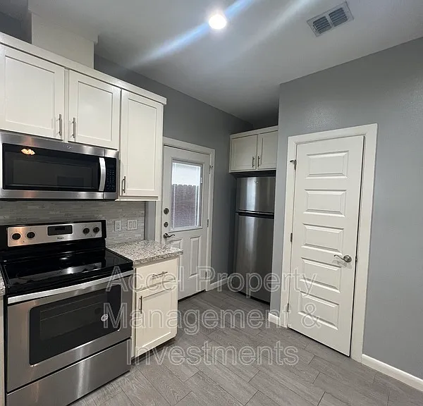 413 Downing Ave #2 — Photo 5