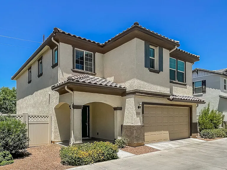 825 S Swallow Ln — Photo 4