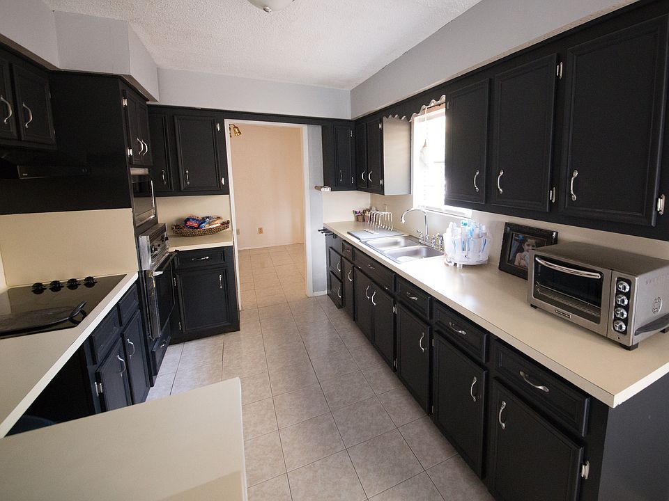 1st image of 1301 E Pecan Ave