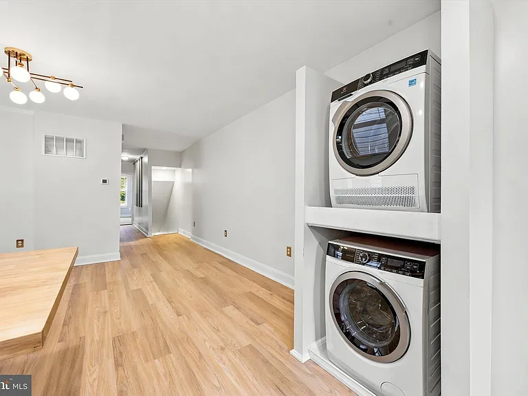 1508 Hancock St — Photo 6