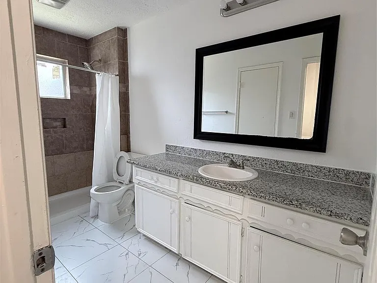 12214 Corona Ln — Photo 16