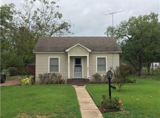 917 2nd St, Sealy, TX 77474