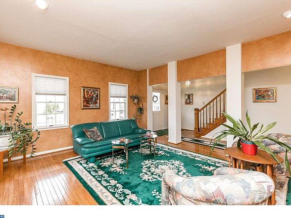 4th image of 627 Huntington Dr