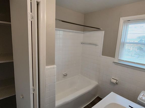 3rd image of 1229 W Ocean View Ave #11106006
