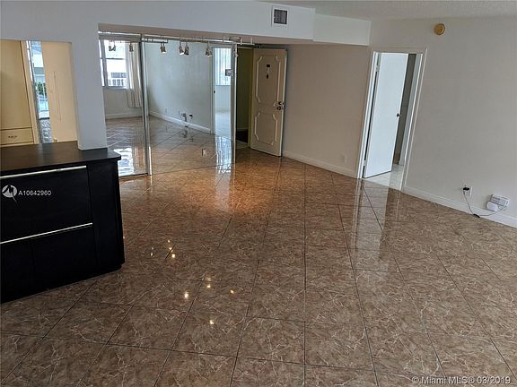 4th image of 16570 NE 26th Ave APT 4C