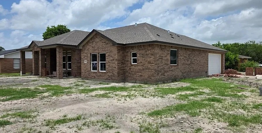 4 bed, 2.5 bath, 2300 sqft, $2,800 — Photo 4