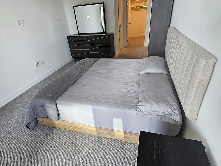 Large Primary BR w/lots of wardrobe and dresser space
