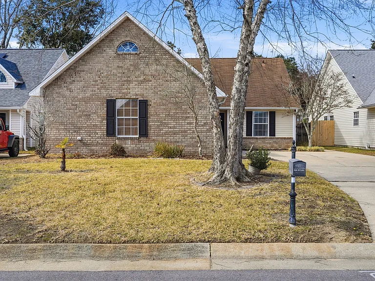 147 Mirabelle Cir — Photo 2