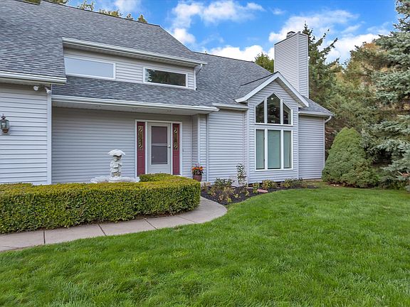 3rd image of 112 Deer Path Ln