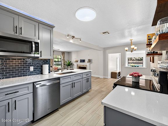 5th image of 7486 Livingstone Ln