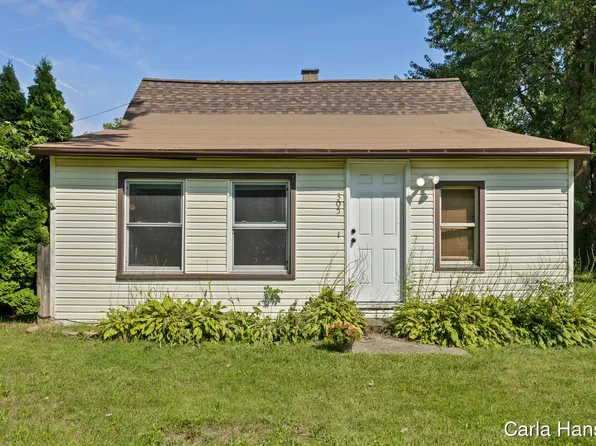 305 Crescent St, Watervliet, MI 49098