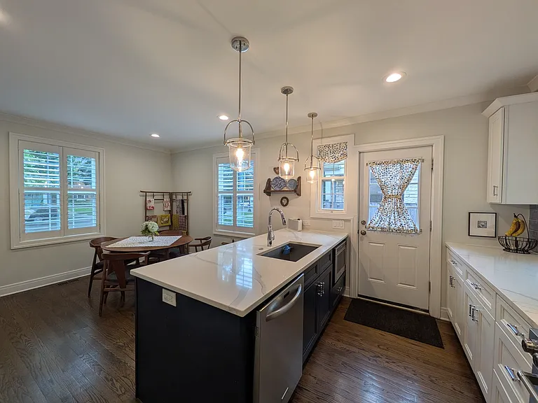 2741 Lincolnwood Dr — Photo 5