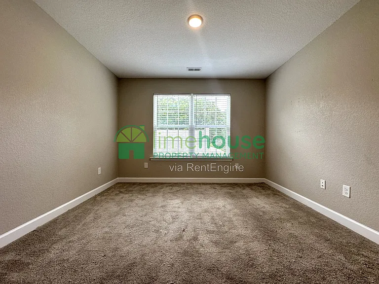2101 Ball St — Photo 13