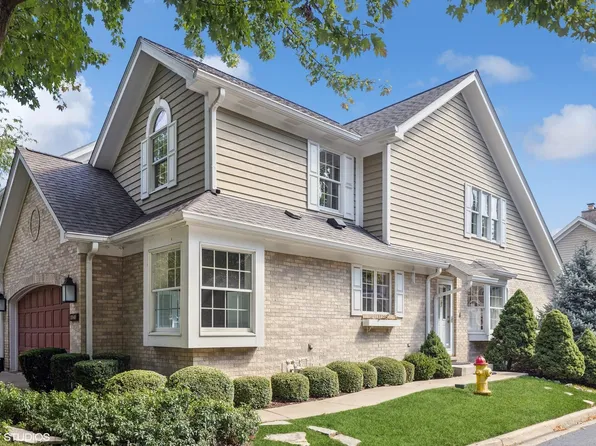 11140 Indian Woods Dr, La Grange, IL 60525