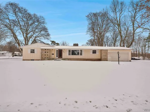 8426 Maplewood Dr, Gasport, NY 14067