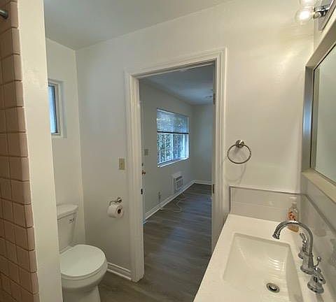 5th image of 1213 Carlton Dr #1215B