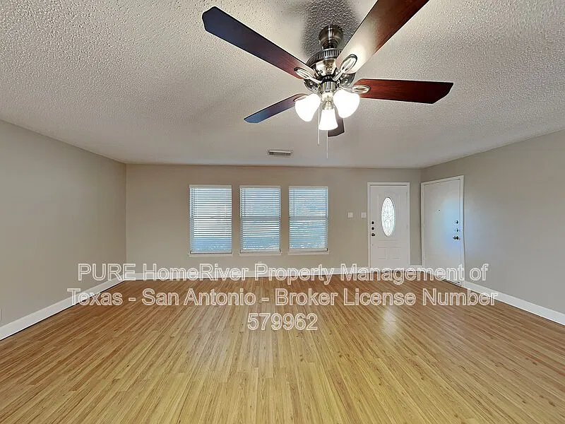 3 bed, 2.0 bath, 1993 sqft, $1,845 — Photo 2