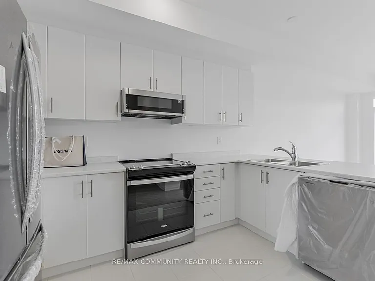 799 Heathrow Path — Photo 16