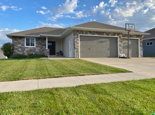 527 Prospect St SW, Le Mars, IA 51031
