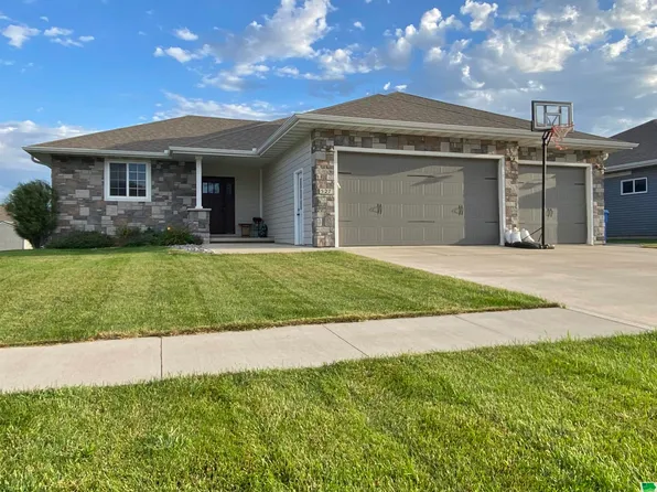527 Prospect St SW, Le Mars, IA 51031