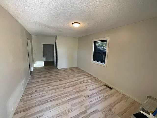 3 bed, $1,200 — Photo 4