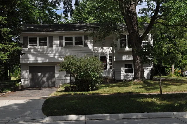319 S Fairfield Ave photo 1