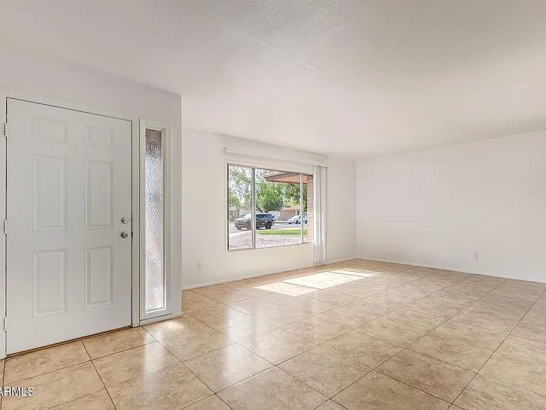3929 S Pine St — Photo 3