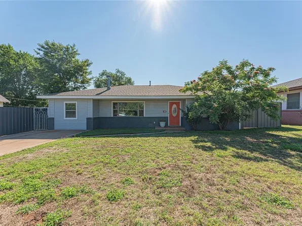 409 S 15th St, Clinton, OK 73601