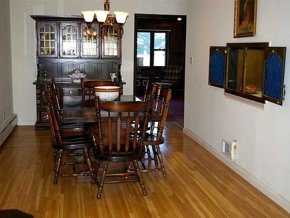 3rd image of 3827 Hollis Ln