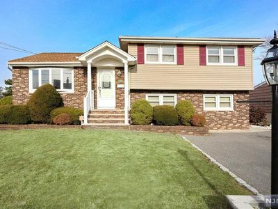 435 Van Luyn Ter, Saddle Brook, NJ, 07663