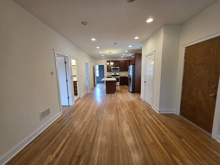 2343 W Winona St #2E — Photo 5