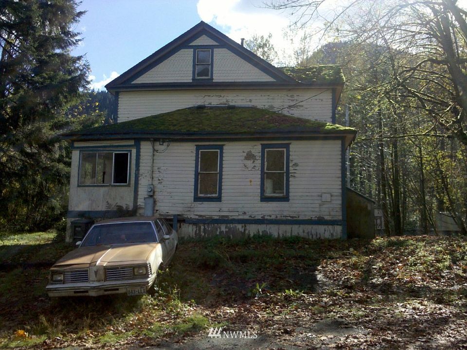 1st image of 401 W River Drive