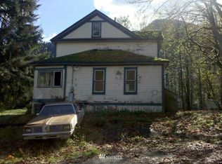 401 W River Dr, Skykomish, WA 98288