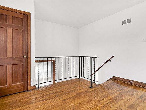 3rd image of 7332 Dartmouth Ave
