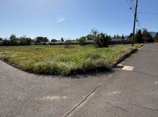 1479 Orchard Home Dr, Medford, OR 97501