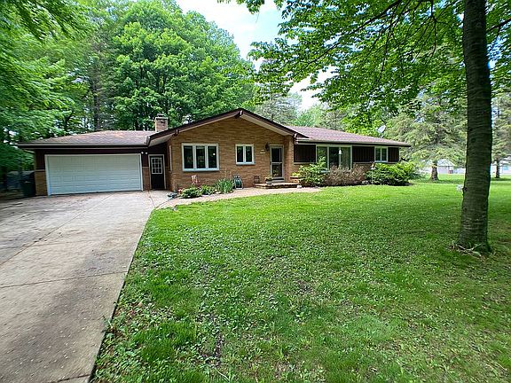 2nd image of W209N13475 Robinhood Dr