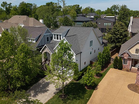 2nd image of 1104A Biltmore Dr #A
