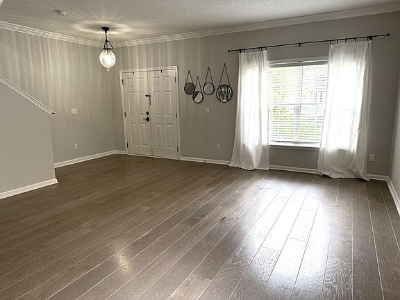 3rd image of 1010 Garrison Dr S