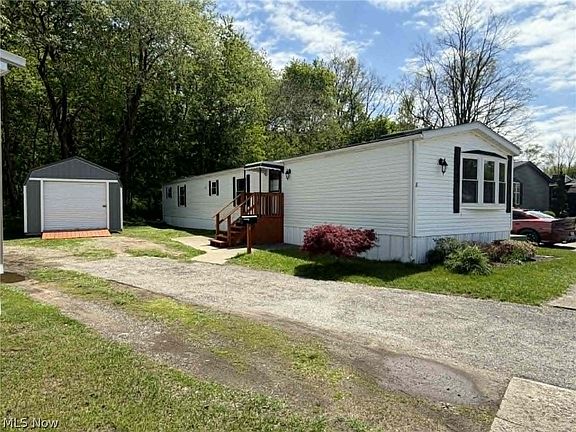 2nd image of 8 Hawaiian Dr