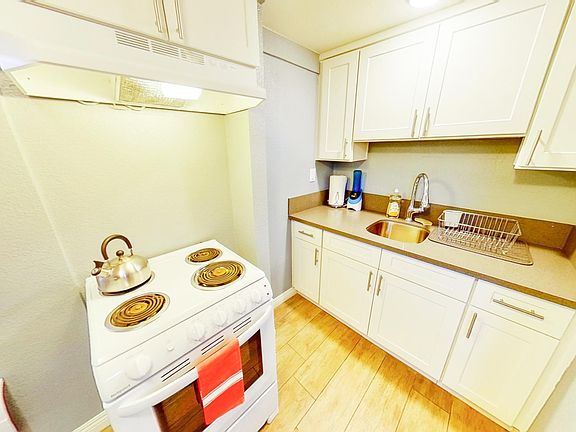 5th image of 1122 Westwood Dr #2